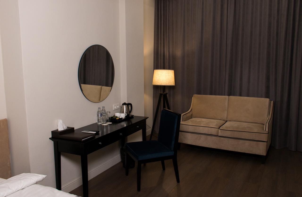 Madison Ave Hotel Bișkek Exterior foto